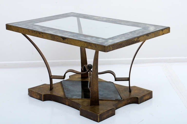 For your consideration a vintage brass side table with eglomized glass on top and bottom.

Sculptural and unique shape.