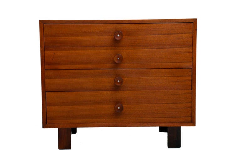 For your consideration a tall dresser designed by George Nelson for Herman Miller. 

Features four pull-out drawers constructed with double dove tail joints and sculptural pull-out handle in solid walnut wood.

Mounted on original wood legs.