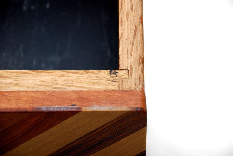 20ième siècle Bureau en bois exotique de style moderne du milieu du siècle en cocobolo:: ébène et noyer