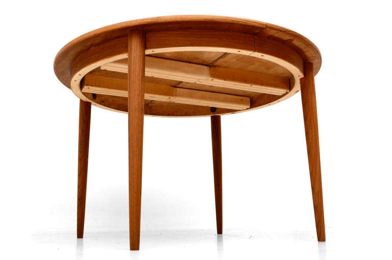 Danish Modern Teak Oval Dining Table In Excellent Condition In Chula Vista, CA