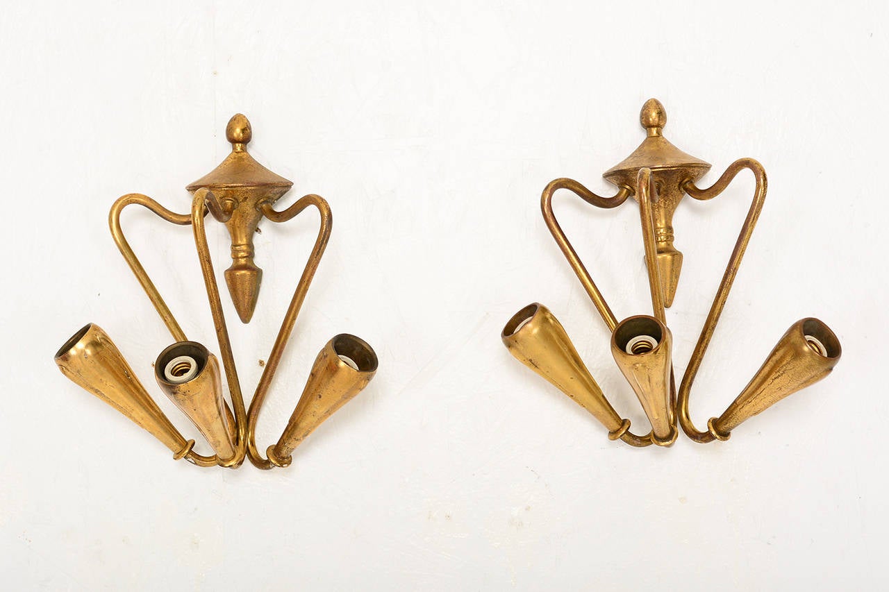 For your consideration a pair of vintage wall sconces. Solid brass, made in Italy.

Sculptural shape. Requires three bulbs per sconces. E-14, 25 to 40 Watts. 

Rewired and ready to go.