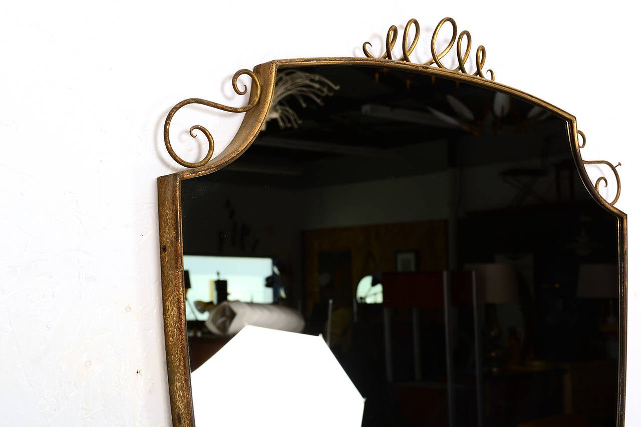 For you consideration an Italian mirror with brass frame and accent decor.

Beautiful condition with original vintage patina. 
I have a matching mirror in other posting LU97151037250

Back is made of solid wood frame with original hook to hang