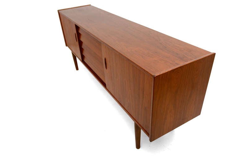 nils jonsson credenza