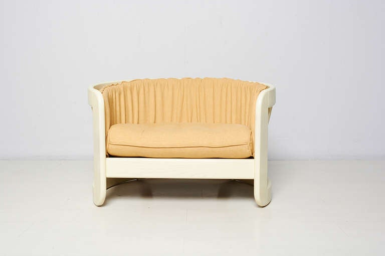 Off-White Laquer Wood Lounge Chair in the Style of Milo Baughman In Good Condition In Chula Vista, CA