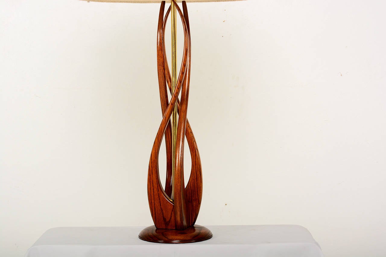 For your consideration a beautiful Mid-Century Modern table lamp in solid oakwood finished in walnut finish.

Rewired and ready to go.

Shade not included. For props only.