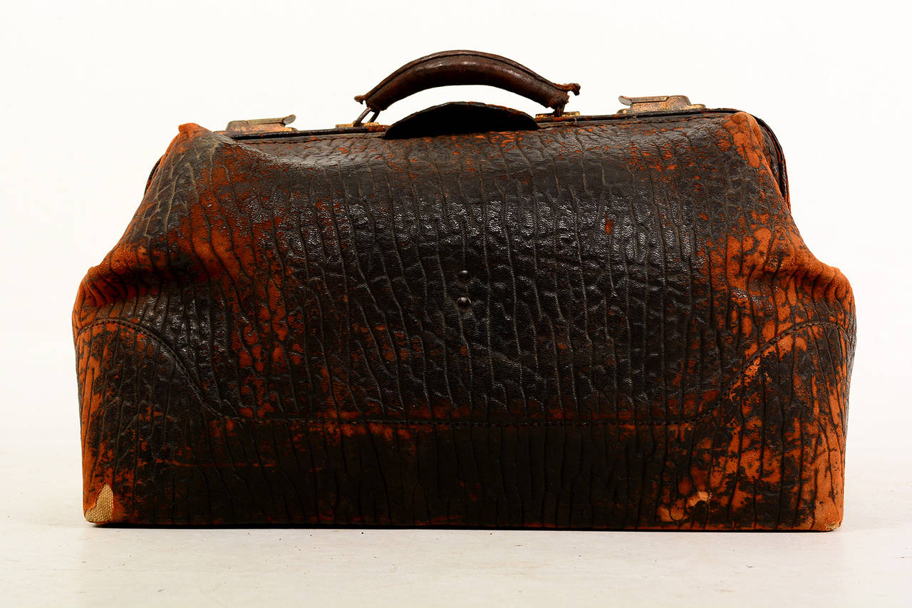 Vintage Leather Doctor&#39;s Bag For Sale at 1stdibs