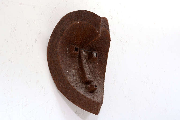 1990s Art Sculpture Custom Metal Mask
custom-made metal mask in iron with vintage patina.
Heart form mixed with cubist shaped features.
6 x 11.25 x 14 h
Original vintage condition.
See images provided.




