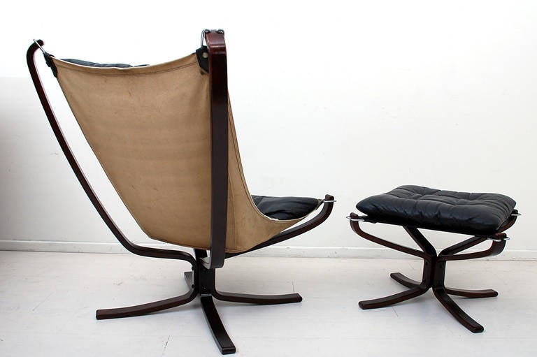 Falcon Chair with Ottoman In Good Condition In Chula Vista, CA