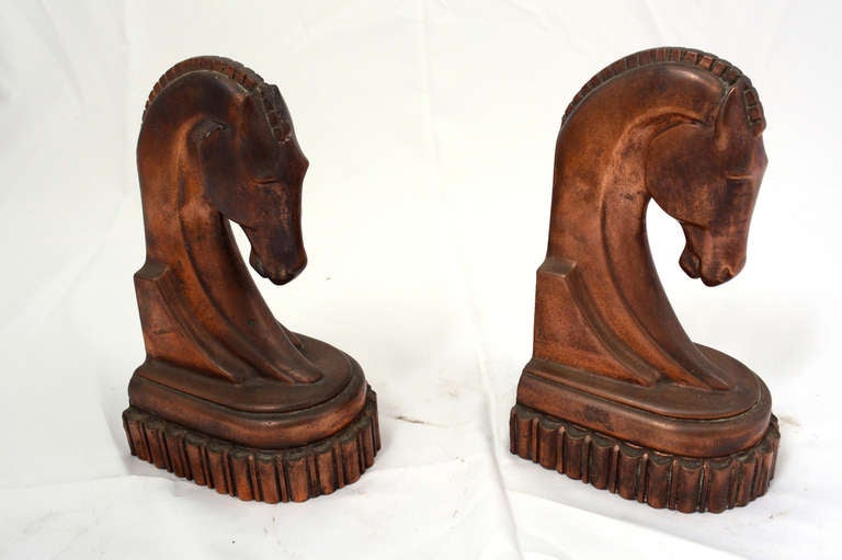 For your consideration a vintage set or Art Deco bookends in the shape of a horse head. 

Copper finish. Stamped on the back with the foundry maker and the date 1941.