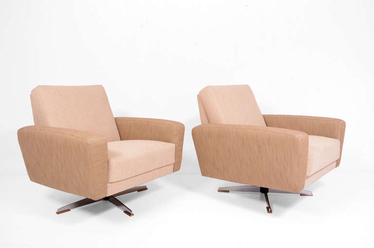 Mid-Century Modern Mid Century Modern Pair of Club Chairs