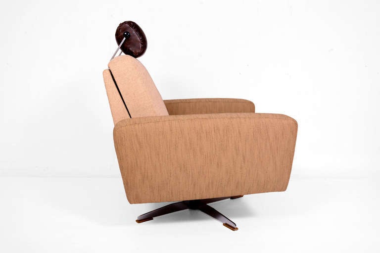 Mid-20th Century Mid Century Modern Pair of Club Chairs