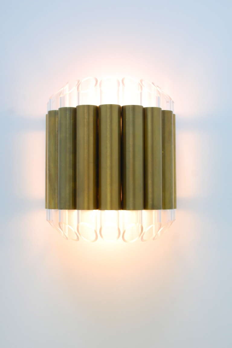 Single larger version of the classic Raak Lucite Sconce. Probably manufactured in the US in the late 20th century. Unlike the original it has two light sources, one facing upward and one facing downward. Beautiful condition. 
Width: 8.5
