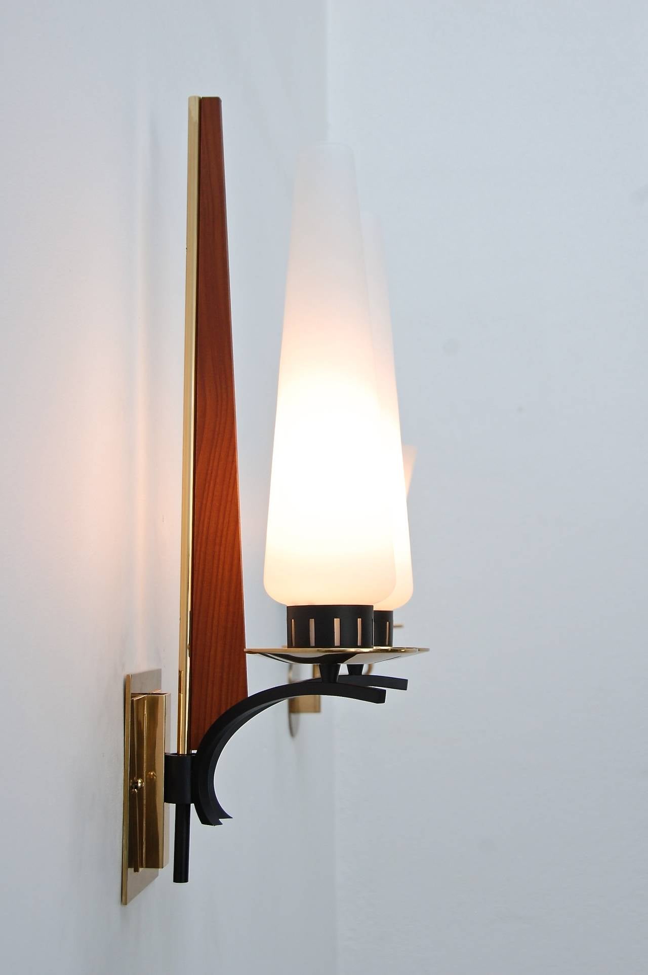 Large Italian Mid-Century Sconce In Excellent Condition For Sale In Los Angeles, CA