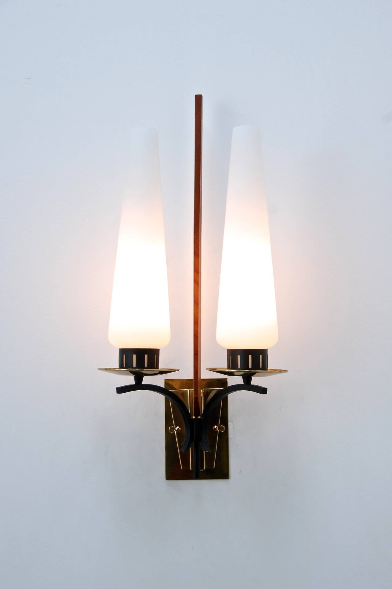 Blown Glass Large Italian Mid-Century Sconce For Sale