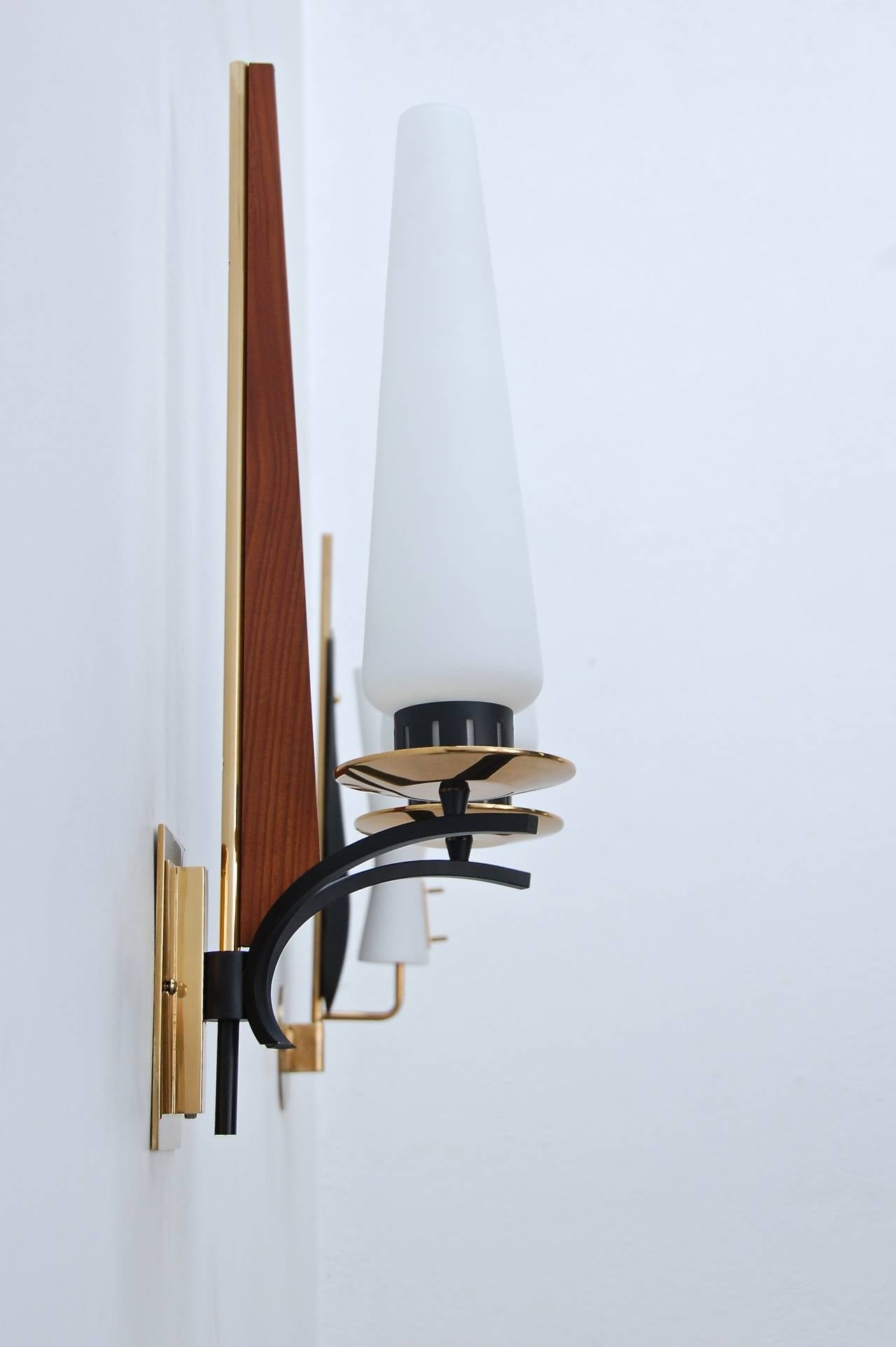 Mid-Century Modern Large Italian Mid-Century Sconce For Sale