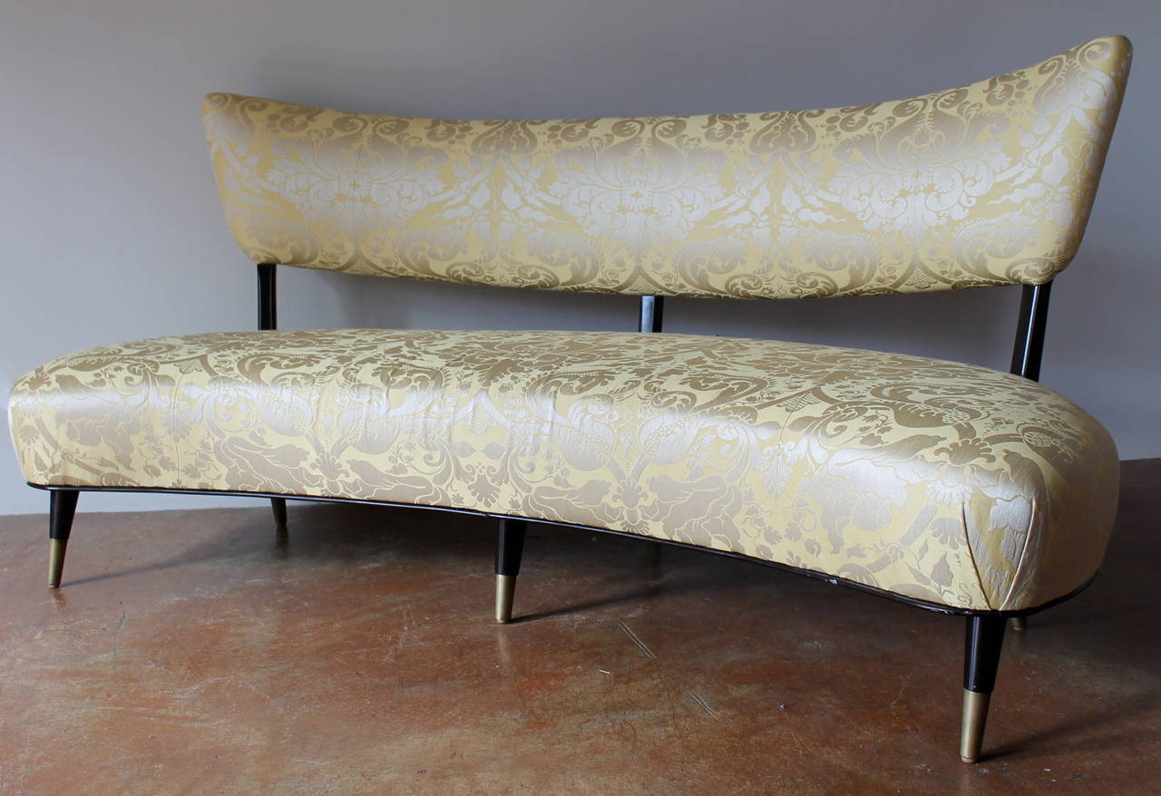 Mid-20th Century Large-Scale 1950s Italian Floating Curved Sofa in Silk Fabric For Sale