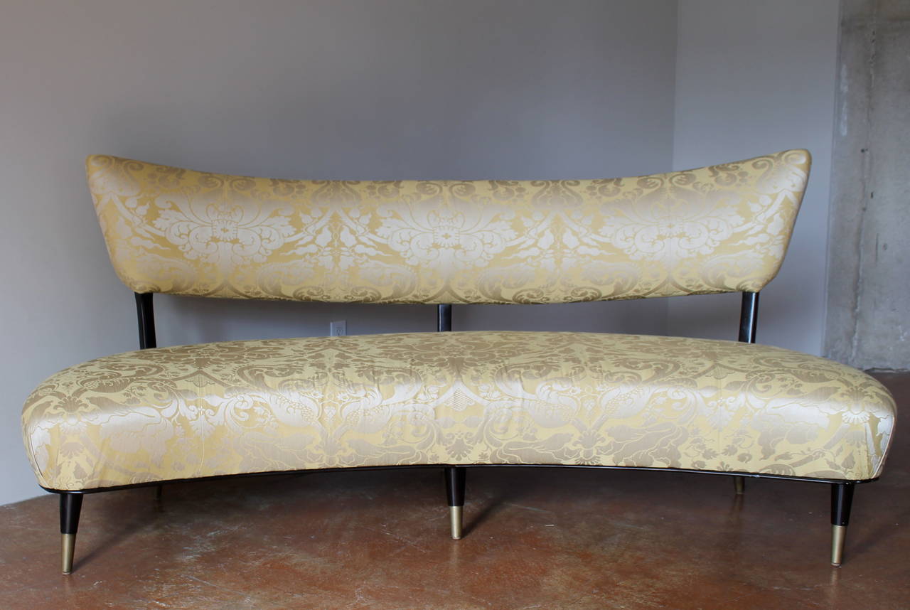 Mid-Century Modern Large-Scale 1950s Italian Floating Curved Sofa in Silk Fabric For Sale