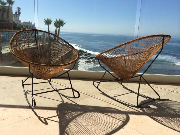 Vintage Pair of Wrought Iron Children's Acapulco Rockers In Good Condition In San Diego, CA
