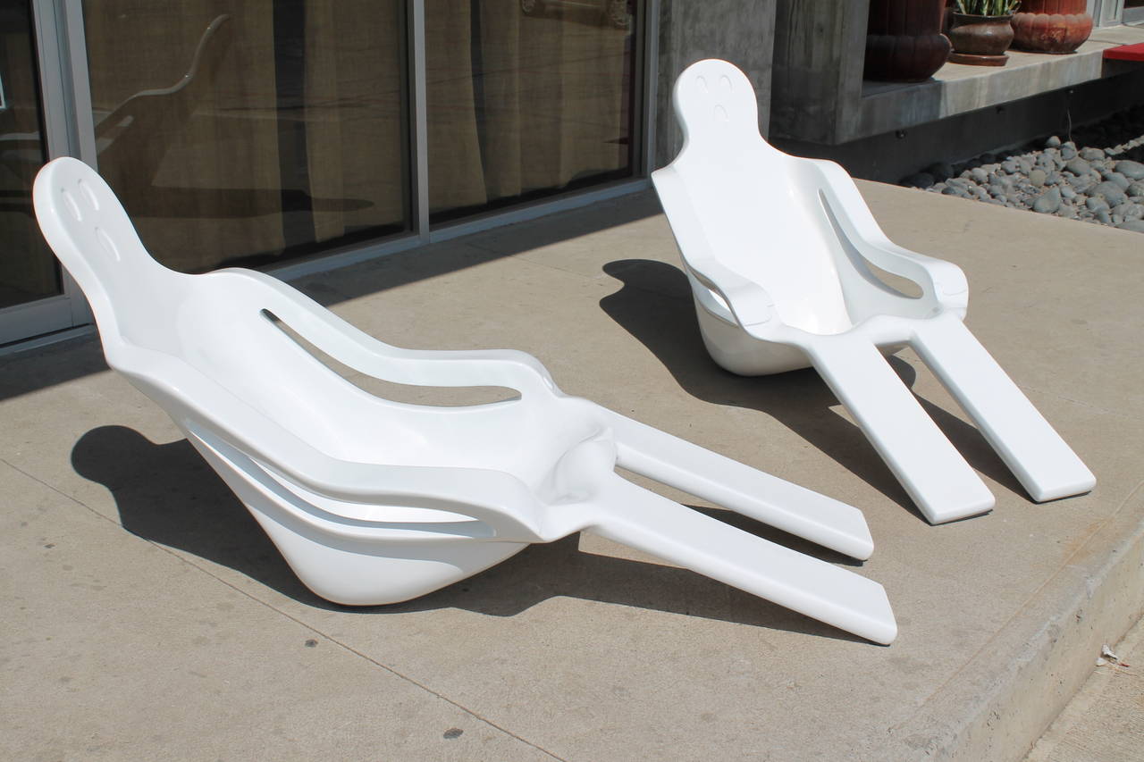 Set of Four Anthropomorphic Fiberglass Chaises, Mexico, circa 1970 For Sale 2