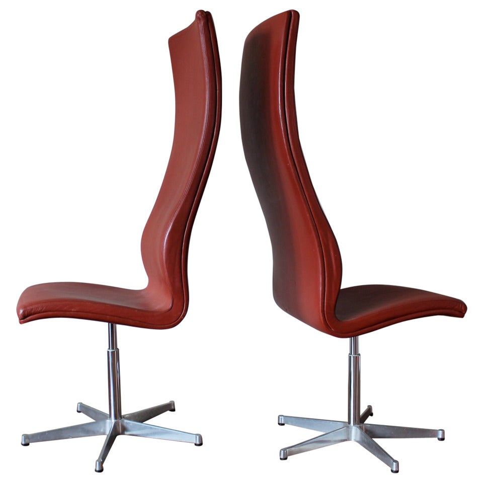 Set of Two Tall Leather Oxford Chairs by Arne Jacobsen, circa 1970 For Sale