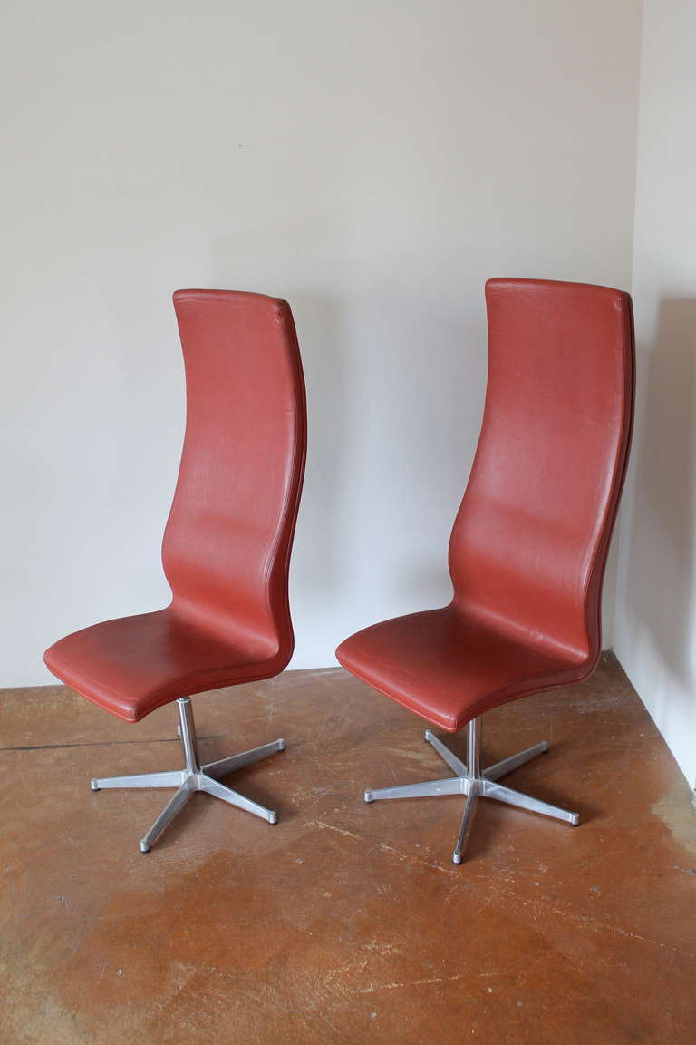 Late 20th Century Set of Two Tall Leather Oxford Chairs by Arne Jacobsen, circa 1970 For Sale