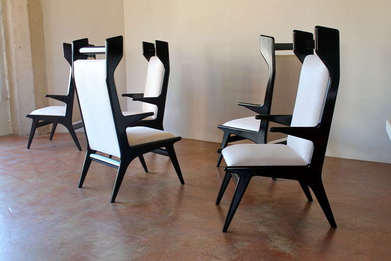 Mid-Century Modern Set of Six 1960s Italian Sculptural Dining Chairs For Sale