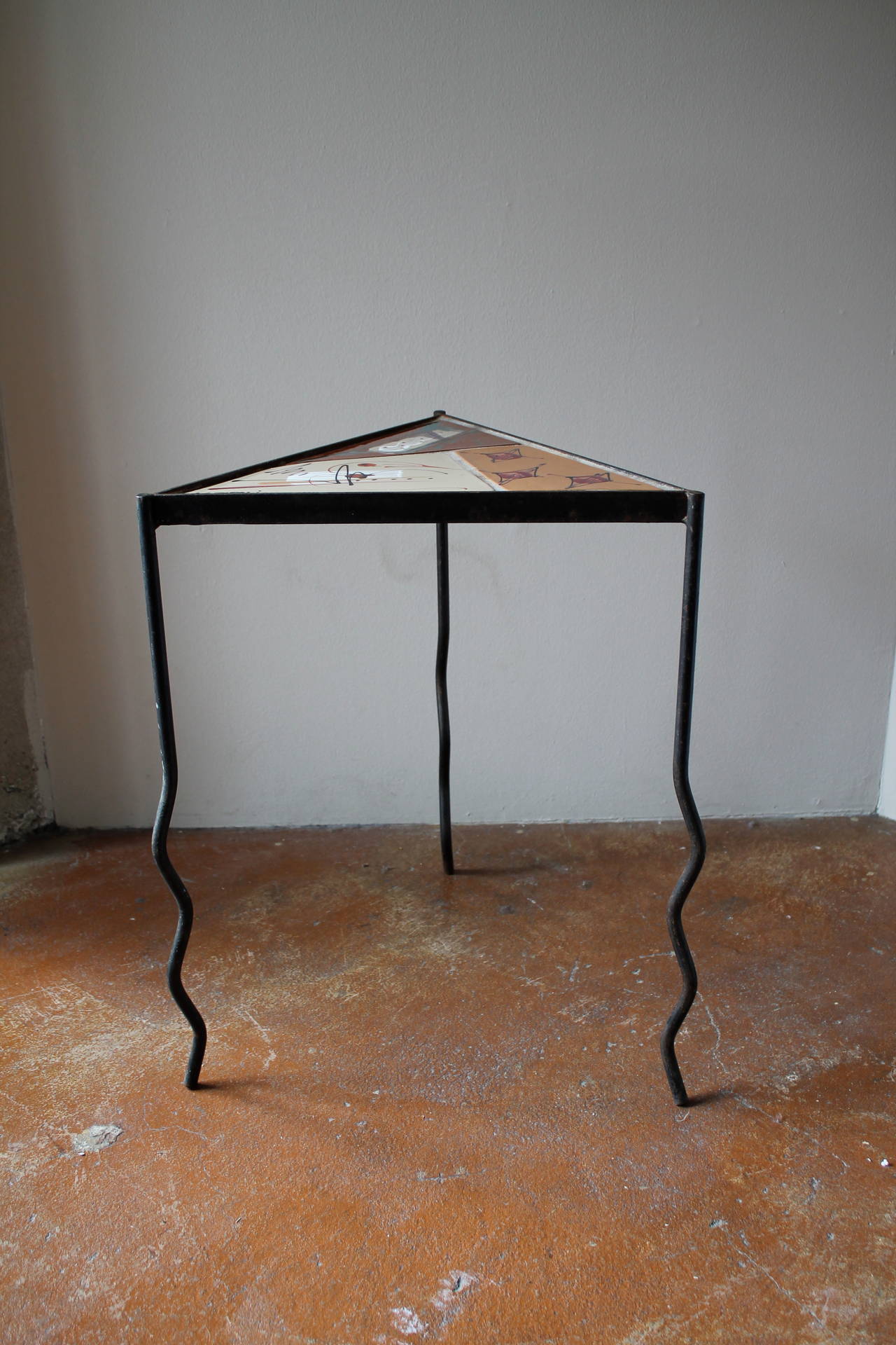 1960s Italian Iron and Tile Top Triangular Side Table For Sale 3