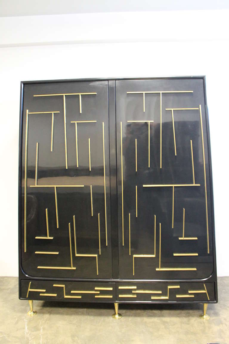 Rare custom-made black lacquered pyramid armoire.
Attributed to Mexican architect and designer Eugenio Escudero.
Very hard to find!
Mexico City, circa 1960.
Beautiful angled ends.
Mexican mahogany with bronze accents and trompet sabots.