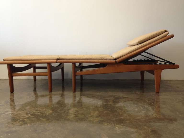 Mid-20th Century Outstanding Hans Wegner Lounge-Chair/Daybed    (Padouk Wood and Leather) c.1954