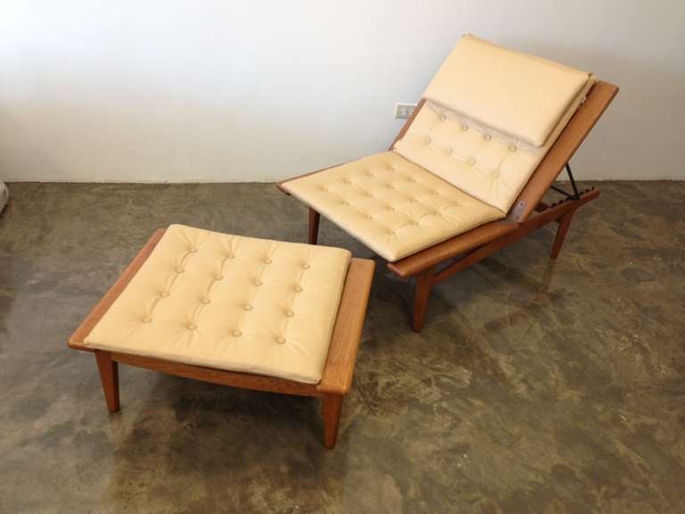 Outstanding Hans Wegner Lounge-Chair/Daybed    (Padouk Wood and Leather) c.1954 In Excellent Condition In San Diego, CA