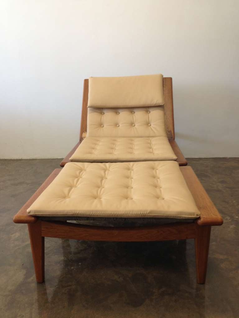 Outstanding Hans Wegner Lounge-Chair/Daybed    (Padouk Wood and Leather) c.1954 2