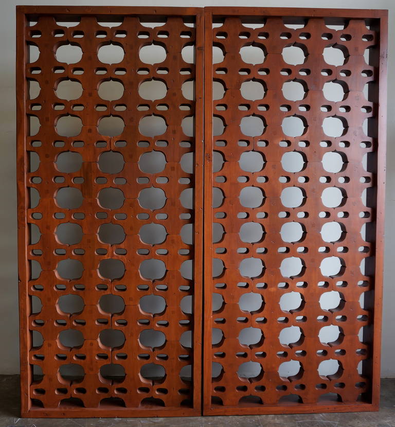 Beautiful set of three Mexican modernist architectural screen panels.
Mexico City, circa 1960.
These architectural salvage screen panels came from a 1960s home in Mexico City.
Made of Mexican mahogany.