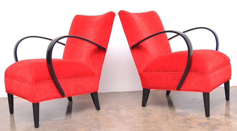 Pair of sculptural lounge chairs in curved ebonized wood and red fabric.
Designed by Jindrich Halabala (1903-1978).
For UP Závody - Brno, Czechoslovakia, 1930s.