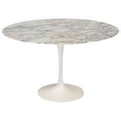 Tulip Table by Eero Saarinen