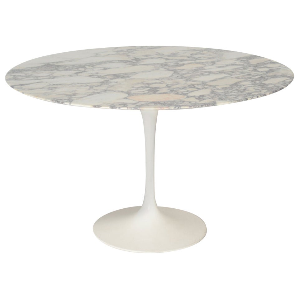 Tulip Table by Eero Saarinen