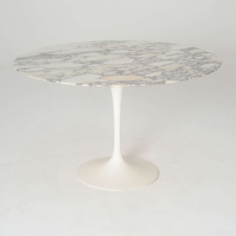 Dinning table designed model Tulip by Eero Saarinen and edited by Knoll International. Composed by a base in white lacquer metal and white marble on top. France, 1950. Measures: 120 x 70 cm