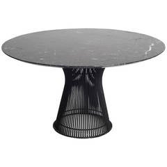 Table sur piédestal de Warren Platner