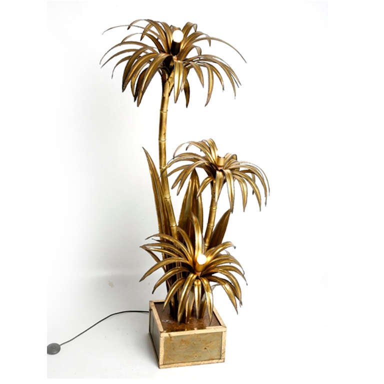 Floor lamp with palm form with three lights handmaded in golden brass by Maison Jansen. Wood and golden brass cubic base. France 1950. 
Measures: 80 x 80 x 163(h) base 33 x 33 cm