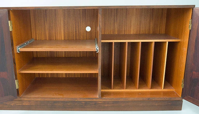 Rosewood Danish Modern Credenza Stereo Record Cabinet In Excellent Condition For Sale In Fairfield, ME