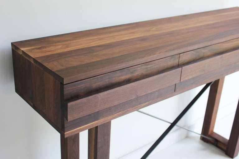 Console in noce con cassetti In condizioni Nuovo in vendita a Oak Harbor, OH