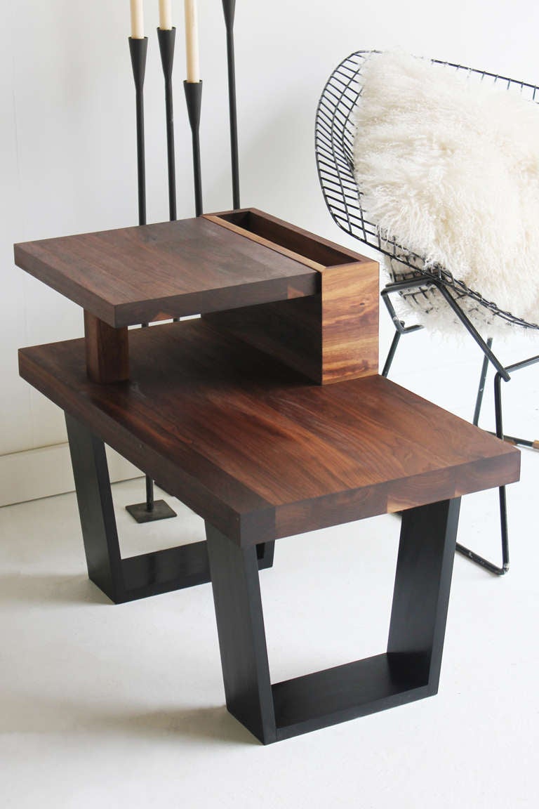 Tavolino in noce<br />
<br />
Produciamo con orgoglio questi bellissimi tavolini nel cuore dell'Ohio con legno proveniente dall'Ohio. Speriamo che ti piacciano quanto piacciono a noi!<br />
<br />
Si prega di porre tutte le domande prima