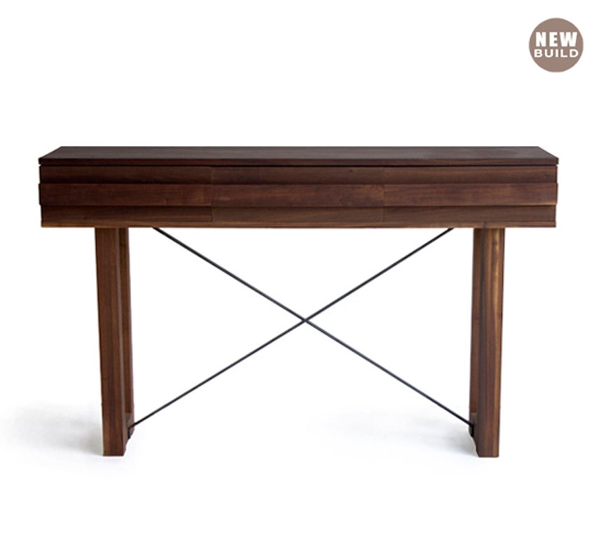 Console in noce con cassetti