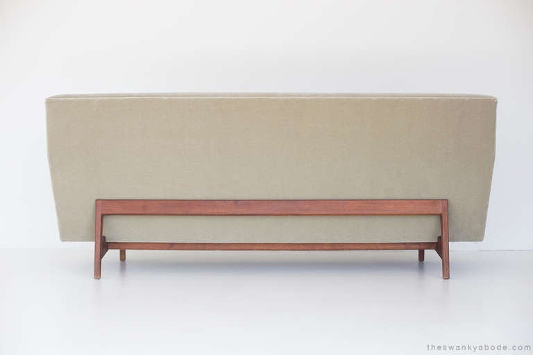 Mid-20th Century Jens Risom Sofa for Jens Risom Design Inc.