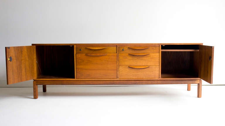 Jens Risom Walnut Credenza for Jens Risom Design Inc.

The credenza is in good vintage condition showing signs of use. The front does have dings/scratching and shows the most use.  There is a slight piece of wood missing on one of the corners.