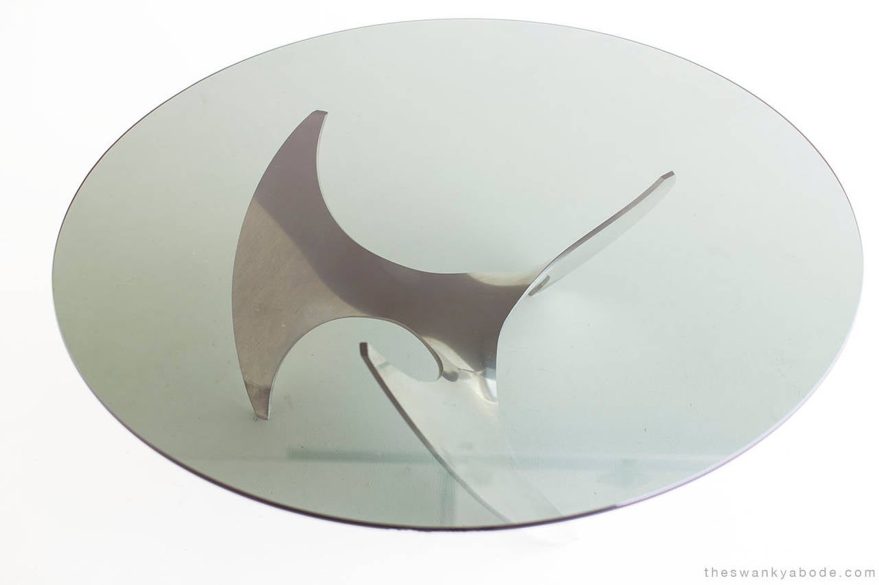 Designer: Knut Hesterberg.

Manufacturer: Ronald Schmitt.
Period and model: Mid-Century Modern.
Specifications: Aluminium, glass.
Condition:

This Knut Hesterberg propeller coffee table for Ronald Schmitt is in good vintage condition with age