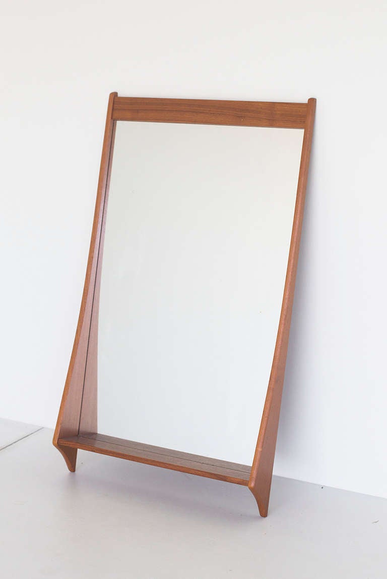 Manufacturer: Pedersen & Hansen.
Period or model: Mid-Century Modern.
Specs: Teak.

Condition:

This Pedersen & Hansen Teak mirror is in excellent vintage condition.

H: 46.75 (118.75cm).
D: 4.5 (11.43cm).
W: 27