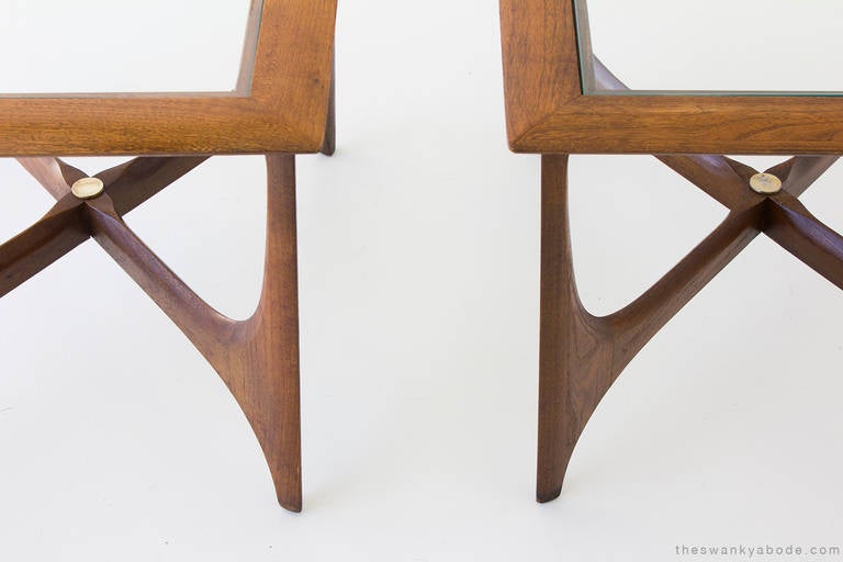 Designer: Unknown.

Manufacturer: Lane.
Period and model: Mid-Century Modern.
Specs: Wood, glass.

Condition:

These walnut side tables for Lane are in very good vintage condition. The wood has normal wear with age consisting of dings nicks