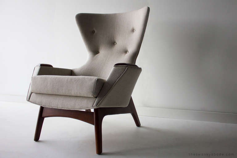 Designer: Adrian Pearsall
Manufacturer: Craft Associates
Period/Model: Mid Century Modern
Specs: Walnut, Belgium Linen

This Adrian Pearsall lounge chair is in excellent restored condition. Reupholstered with original intergrity including hand