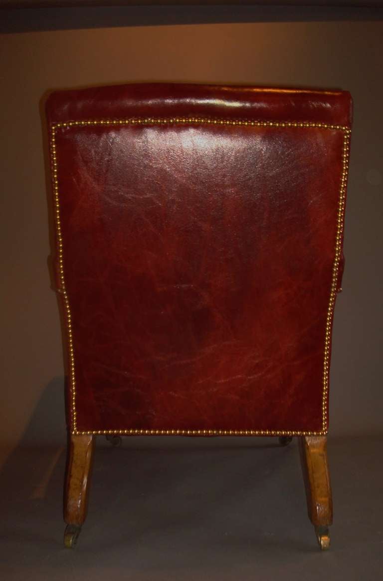 A Good 19th Century Gillows Golden Oak and Leather Library Chair In Good Condition In Moreton-in-Marsh, Gloucestershire