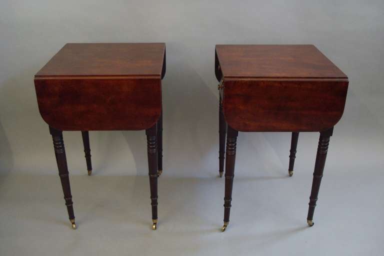 Rare Pair of Regency Mahogany Small Pembroke Tables In Excellent Condition In Moreton-in-Marsh, Gloucestershire